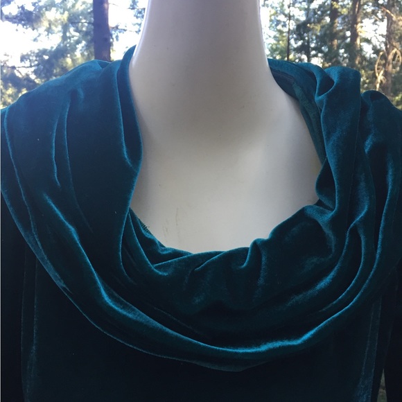 Soft Surroundings silky velvet cowl neck teal emerald green cowl neck, HP26x3 - Picture 4 of 9
